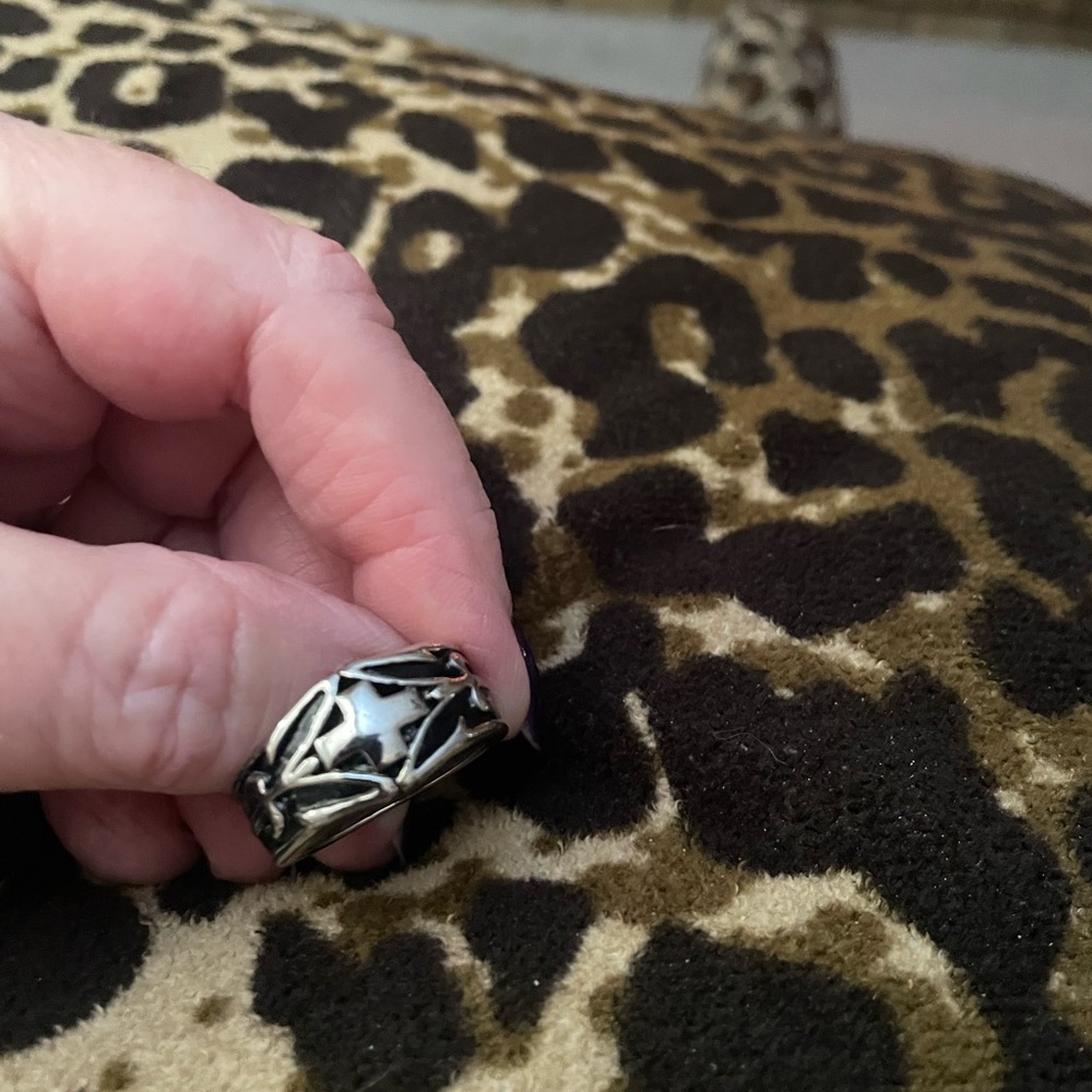 Silver Cross Design Ring thick heavy unisex ring - Picture 3 of 7